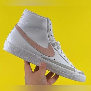 Nike Blazer Mid '77 Vintage WMNS SIZE 12 / Men’s 10.5